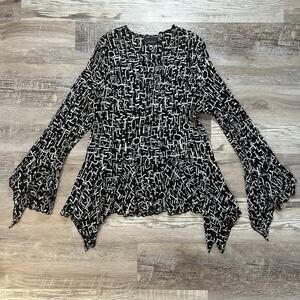Vintage Black White Graphic Print Pleated Top w/ Bell Sleeves & Sharkbite Hem